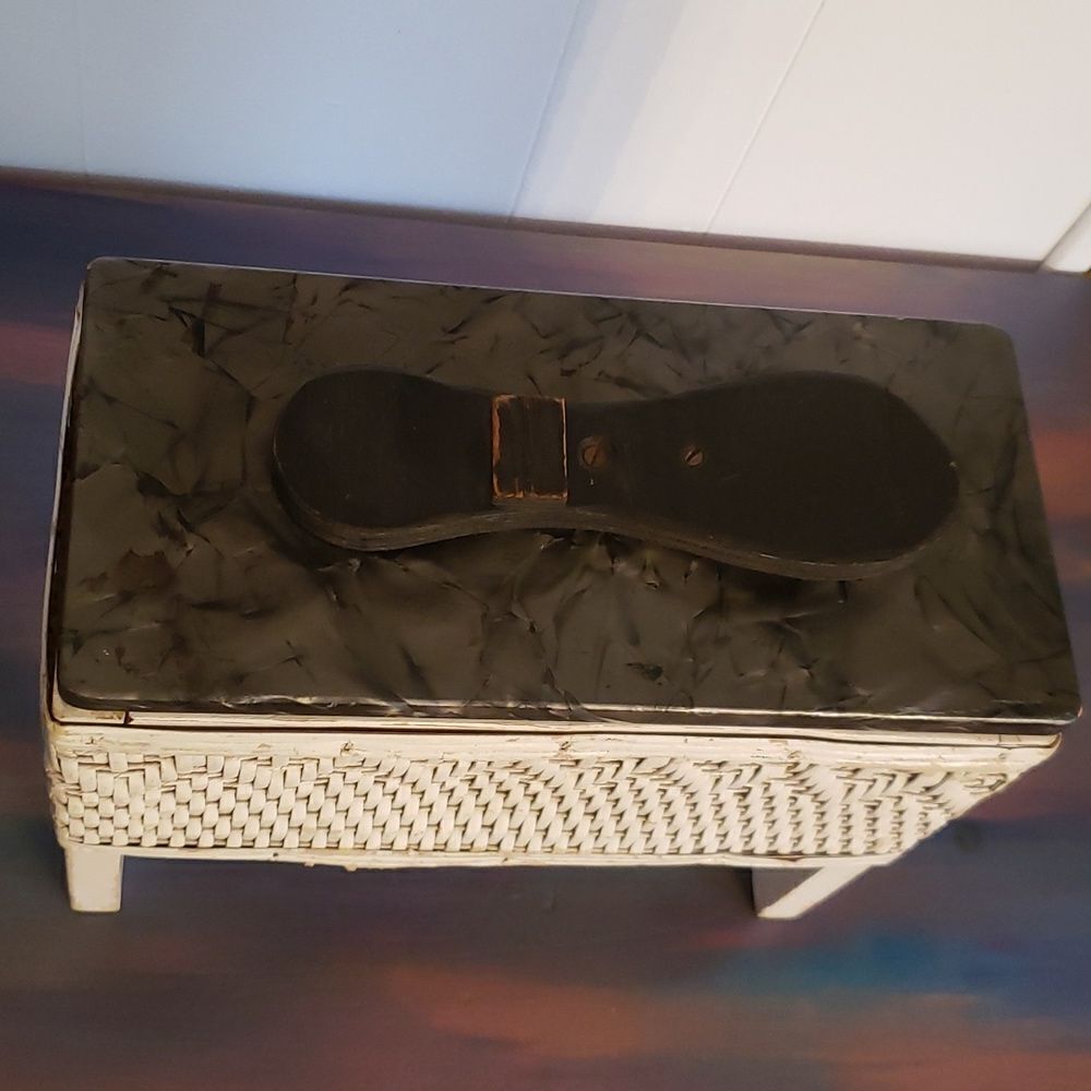 Vintage 1950s White Wicker Shoe Shine Box Stand - Picture 2 of 11